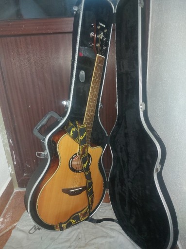 Zdjęcie oferty: Gitara elektroakustyczna YAMAHA  APX 500 III 