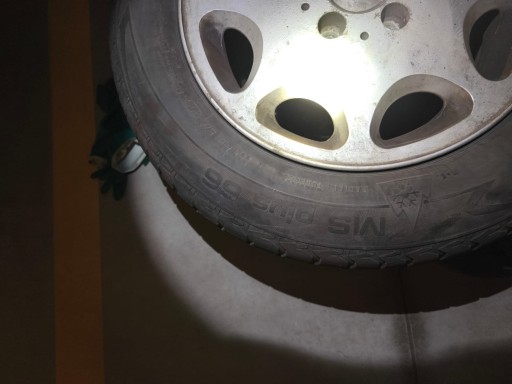 Zdjęcie oferty: Felgi 15 alu Mercedes E klasa W124 z oponami zimowymi 