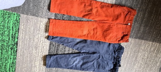 Zdjęcie oferty: Dwie pary spodni dzinsowych dla chłopca rozm 104