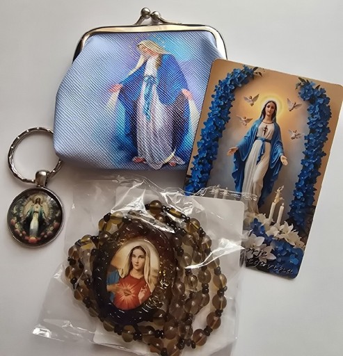 Zdjęcie oferty: PREZENT WISIOREK dla babci z magnesem i portmonetką Matka Boska Medjugorje.