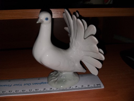 Zdjęcie oferty: Porcelanowy gołąb, figurka gołębia, sygnowana, GDR