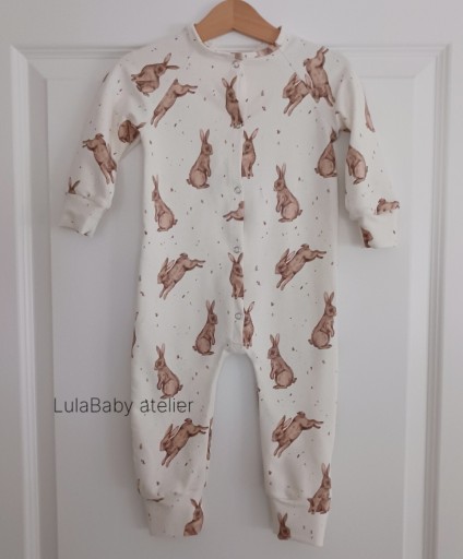 Zdjęcie oferty: Pajacyk niemowlęcy, piżamka w króliki Wielkanoc 