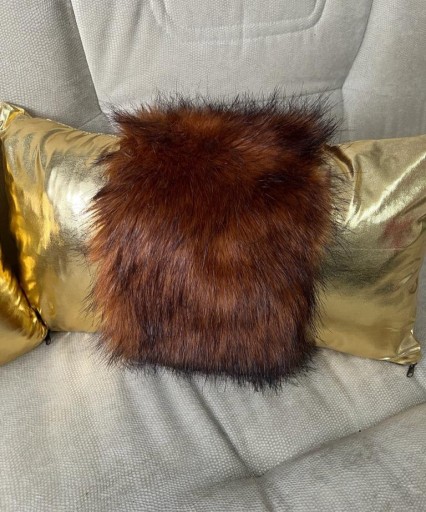 Zdjęcie oferty: Poduszka ozdobna glamour zlota z futrem sztucznym
