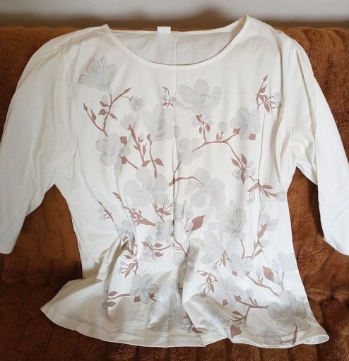 Zdjęcie oferty: Bluzka w magnolie rozmiar 52