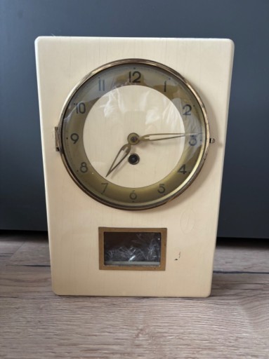 Zdjęcie oferty: Zegar naścienny z miedzianymi elementami i w kremowym kolorze