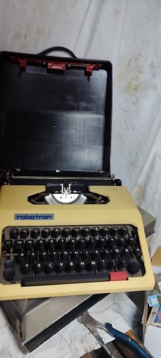 Zdjęcie oferty: Zabytkowa maszyna do pisania robotron s1001