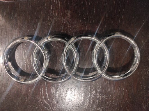 Zdjęcie oferty: Znaczek emblemat Audi Q7 przód