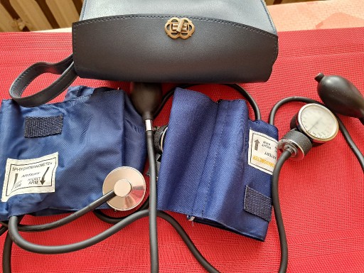 Zdjęcie oferty: Ciśnieniomierz manualny mechaniczny stetoskop x 2 