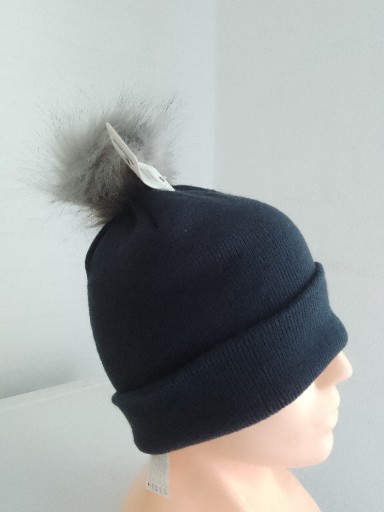 Zdjęcie oferty: Czapka damska z pomponem 