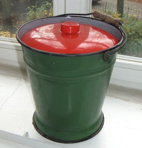 Zdjęcie oferty: Wiadro stalowe zielone z przykrywką 30 cm
