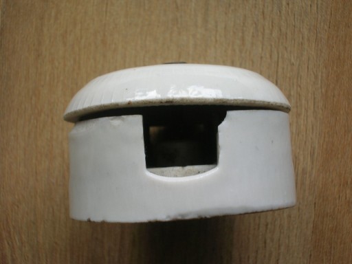 Zdjęcie oferty: stara puszka łączeniowa ceramiczna 4 wejścia PRL