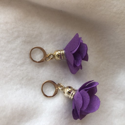 Zdjęcie oferty: Kolczyki flowers kolor fioletowy