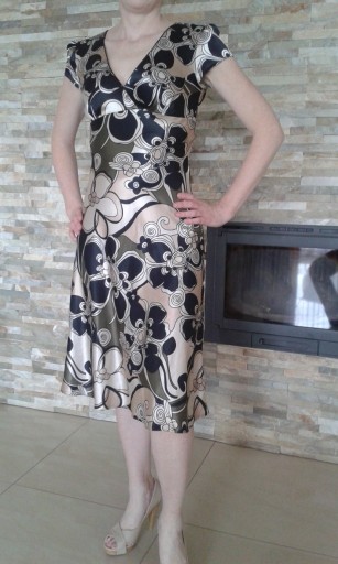 Zdjęcie oferty: Sukienka w kwiaty "marika line" rozmiar 38
