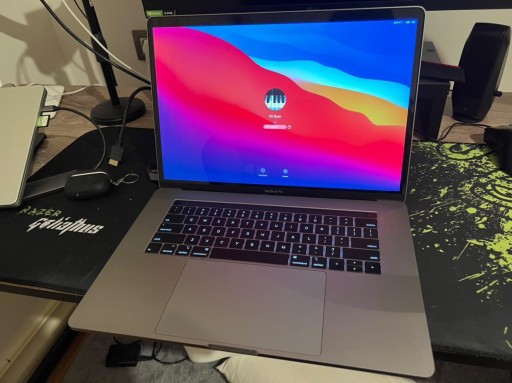 Zdjęcie oferty: Macbook pro 2019 15 inch i9 512gb