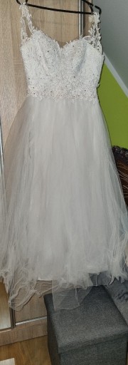 Zdjęcie oferty: Suknia ślubna z dwoma welonami plus podwiązka 