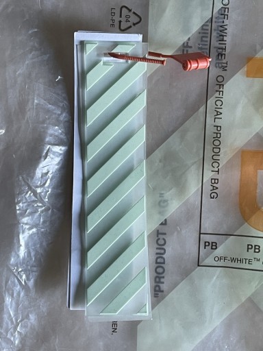 Zdjęcie oferty: Off -White opakowanie + metka ozdobna