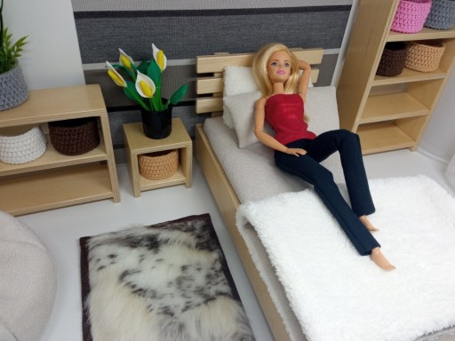 Zdjęcie oferty: Meble dla lalki barbie łóżko sypialnia DIY 