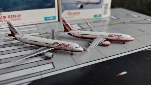 Zdjęcie oferty: Model A 320 oraz B 737  -800 AirBerlin Herpa 1:500