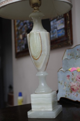 Zdjęcie oferty: Lampa z onyksu z abażurem 
