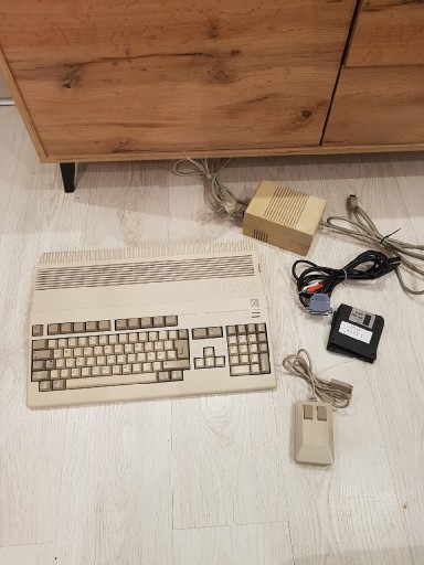 Zdjęcie oferty: Zestaw Amiga 500 red led super stan!