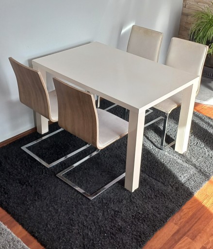 Zdjęcie oferty: Stół do pokoju/do kuchni z krzesłami lub bez