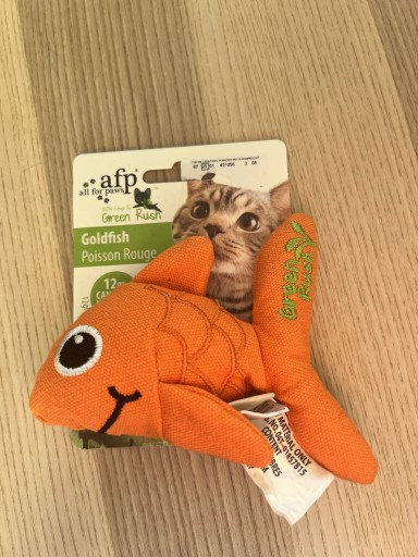 Zdjęcie oferty: Zabawka dla kota - pluszowa rybka z kocimiętką