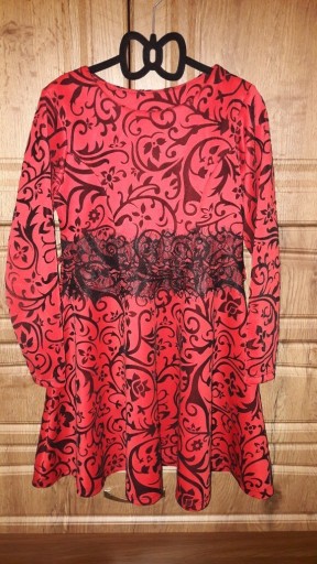 Zdjęcie oferty: Sukienka czerwono czarna idealna na święta 134