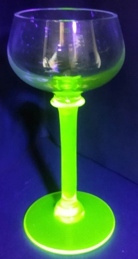 Zdjęcie oferty: Szkło uranowe wazelinowe kieliszek kieliszki Doyen.