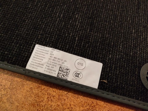 Zdjęcie oferty: prawy przedni dywanik AUDI A6 A7