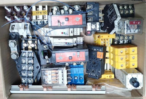 Zdjęcie oferty: Elementy instalacji elektrycznych (box 7)