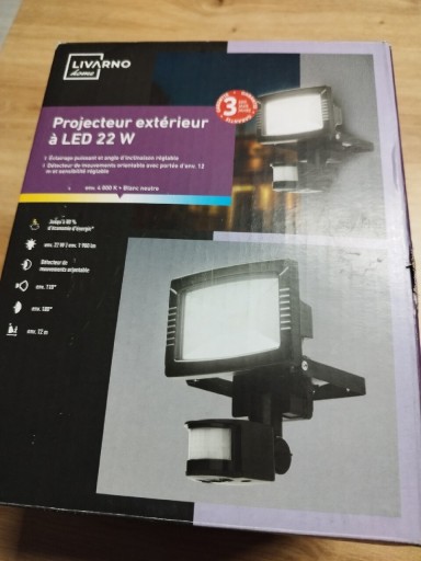 Zdjęcie oferty: Lampa zewnętrzna LED z czujnikiem ruchu 