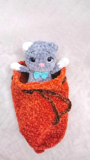 Zdjęcie oferty: Kotek u woreczku, handmade maskotka, rękodzieło
