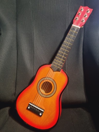 Zdjęcie oferty: Mała Gitara 55cm - Dekoracja / Zabawka