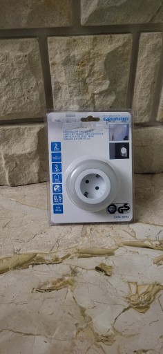 Zdjęcie oferty: Grundig Okrągła lampka LED,z wtyczką pośrednią