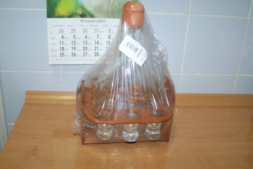 Zdjęcie oferty: komplet do wódki na stojaku karafka kieliszki