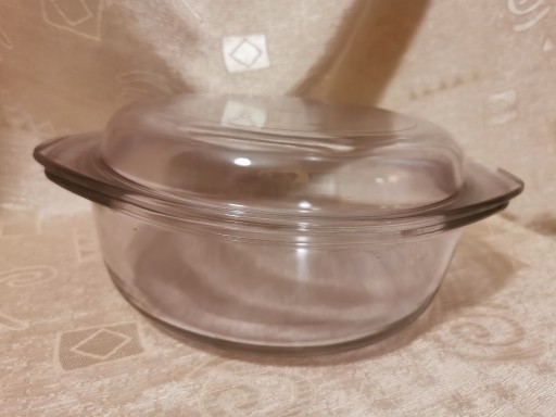 Zdjęcie oferty: Salaterka żaroodporna z przykrywką