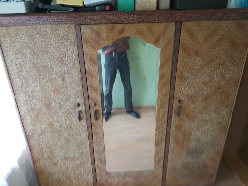 Zdjęcie oferty: Szafa trzy drzwiowa z lustrem
