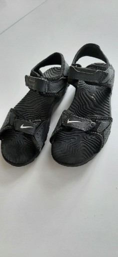 Zdjęcie oferty: Sandałki Nike rozm. 33.5