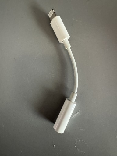 Zdjęcie oferty: Adapter Lightning - Jack 3.5 mm APPLE 0.1 m