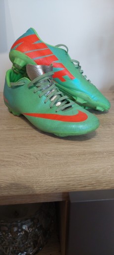 Zdjęcie oferty: Buty piłkarskie Nike Mercurial