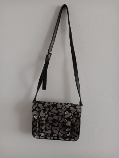 Zdjęcie oferty: Mała czarna torebka dla nastolatki plamy brokatowe