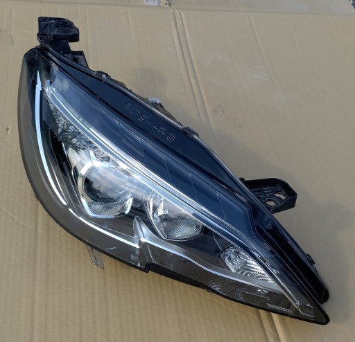 Zdjęcie oferty: Reflektor przedni prawy Peugeot 308 II lift 18-