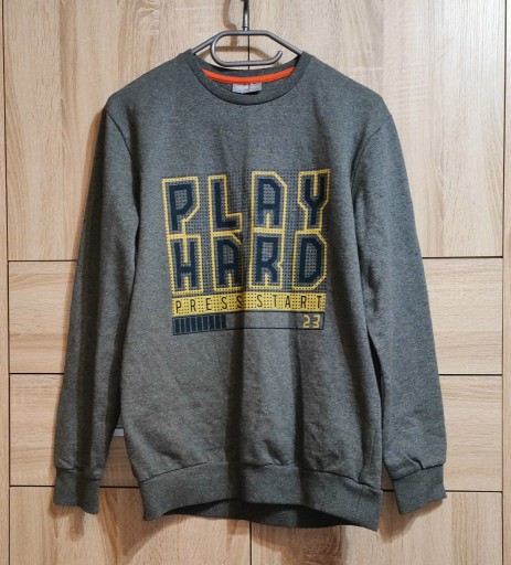 Zdjęcie oferty: Bluza chłopięca Play hard Destination r.158/164