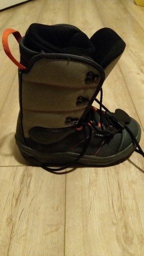 Zdjęcie oferty: Buty snowboardowe 36