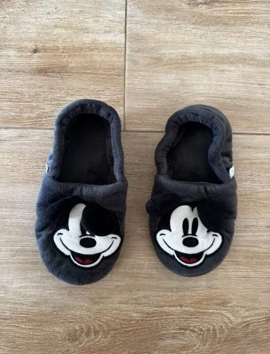 Zdjęcie oferty: Kapcie Disney, wkładka 21-22 cm, stan bardzo dobry