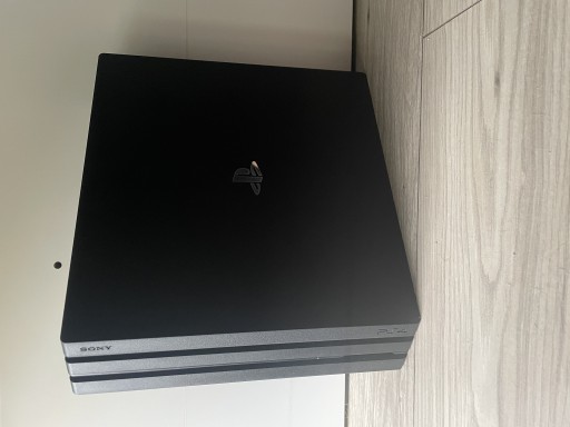 Zdjęcie oferty: PS4 Pro 1TB w bardzo dobrym stanie