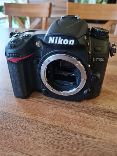 Zdjęcie oferty: Lustrzanka Nikon D7000 korpus