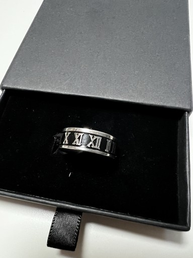 Zdjęcie oferty: Stylowy Sygnet pierścień vintage unisex