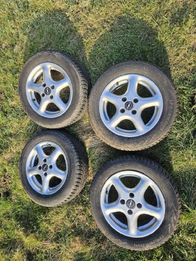 Zdjęcie oferty: Alufelg i 14 z oponami jak nowe nokian 175/65r14