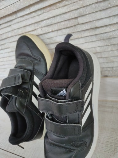 Zdjęcie oferty: Buty dla dziecka adidas rozmiar 34